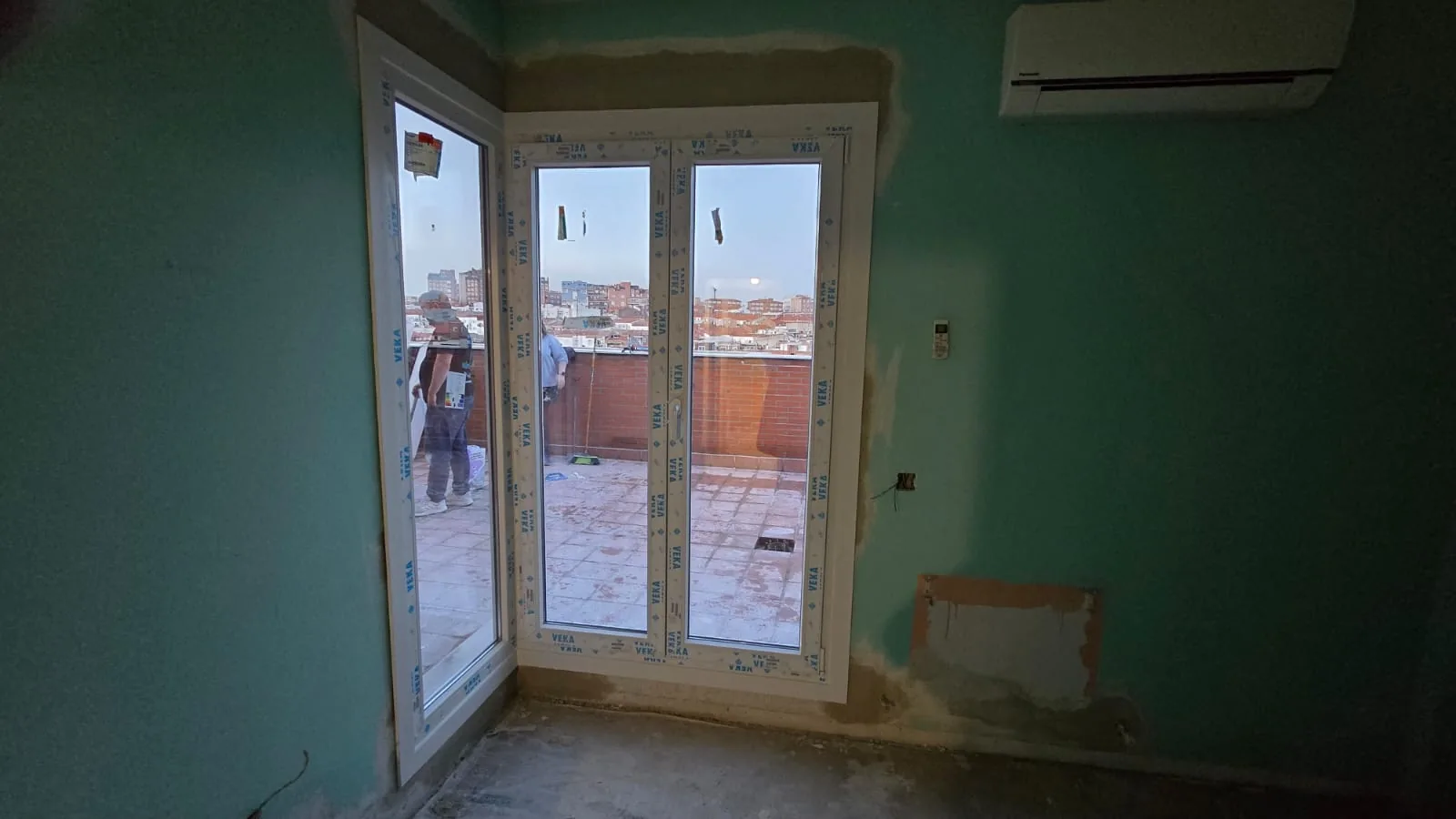 Instalación de ventanas de PVC y aluminio de alta eficiencia térmica - v 2